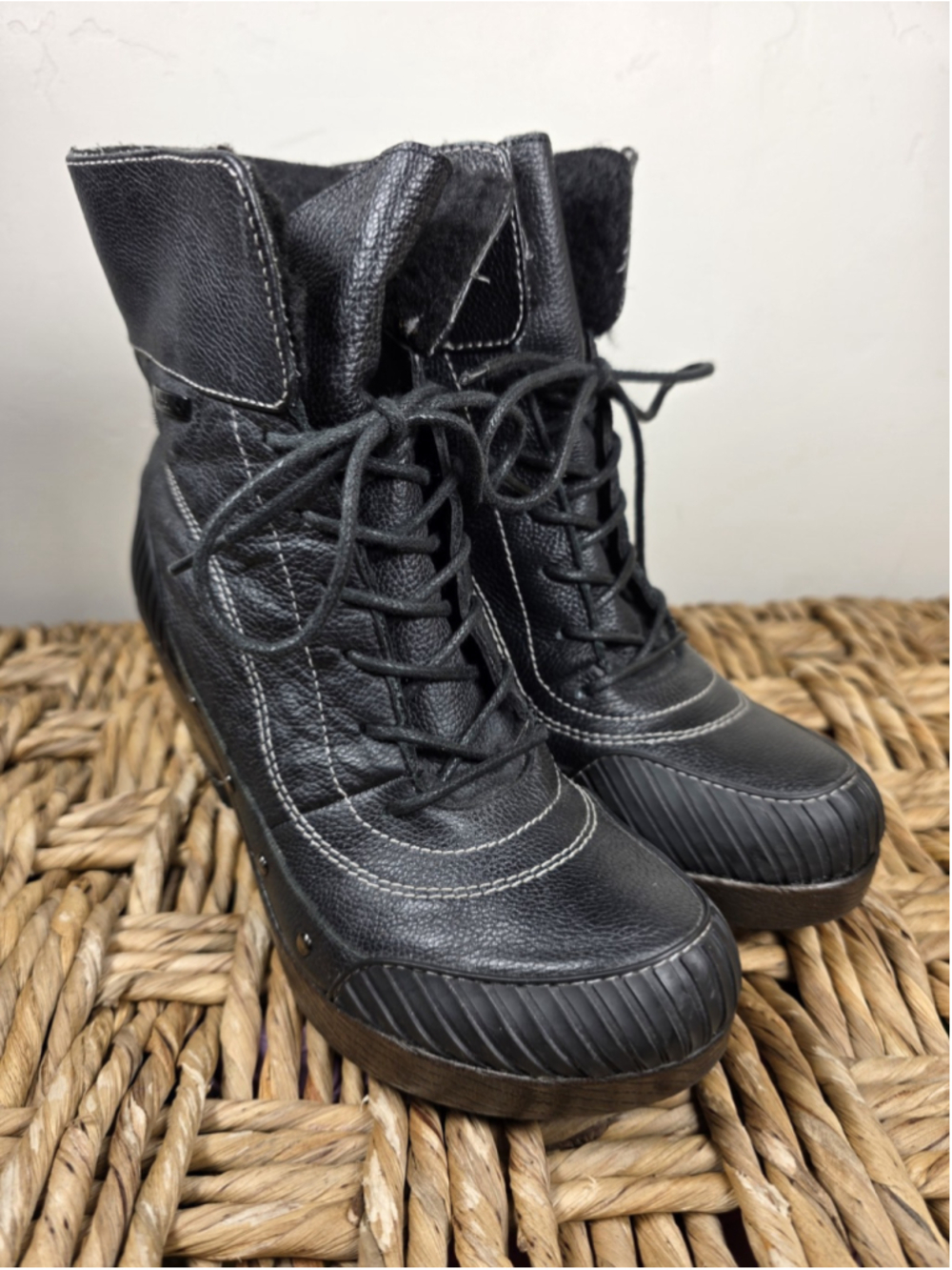 Jambu Womens Sz 7.5 Black Leather Wedge Boots Lace Up Studded Platform Y2K City